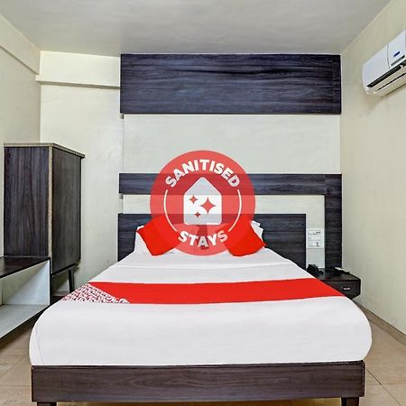 Oyo 82461 Hotel Darshan Banquet And Rooms Surate Extérieur photo