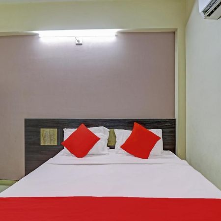 Oyo 82461 Hotel Darshan Banquet And Rooms Surate Extérieur photo