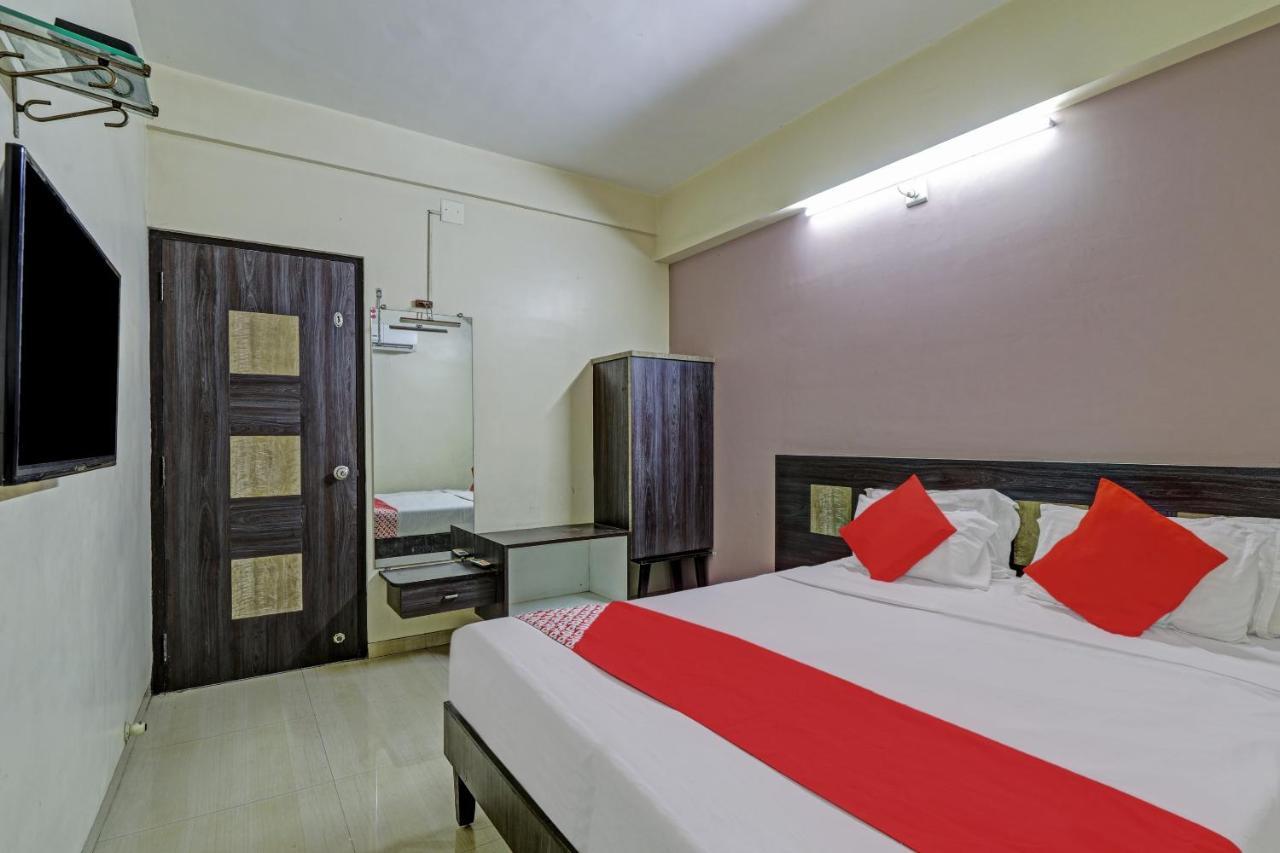 Oyo 82461 Hotel Darshan Banquet And Rooms Surate Extérieur photo