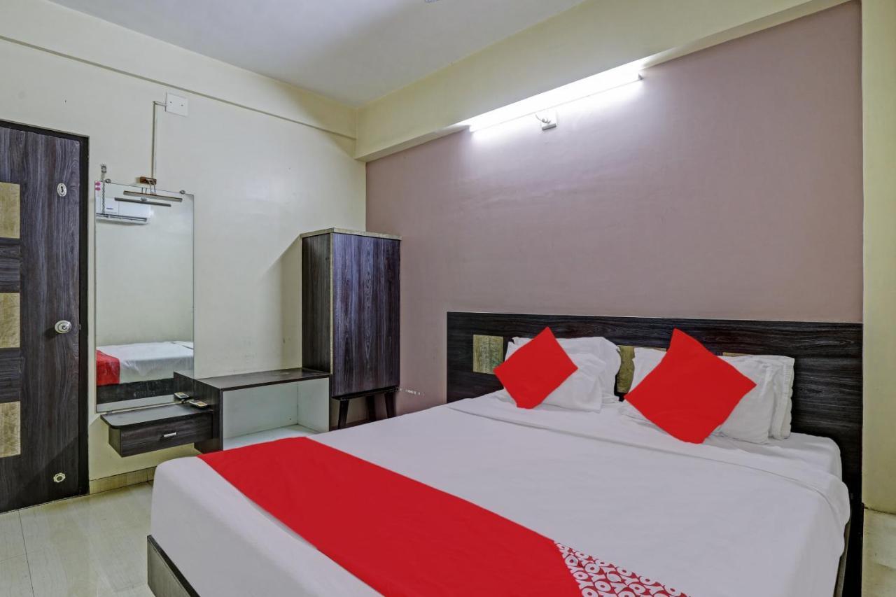 Oyo 82461 Hotel Darshan Banquet And Rooms Surate Extérieur photo