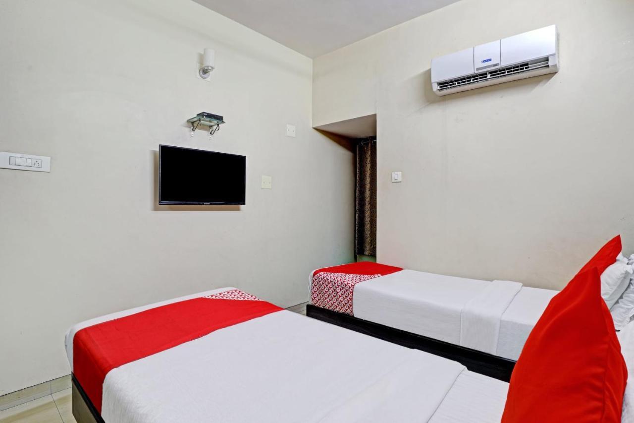 Oyo 82461 Hotel Darshan Banquet And Rooms Surate Extérieur photo