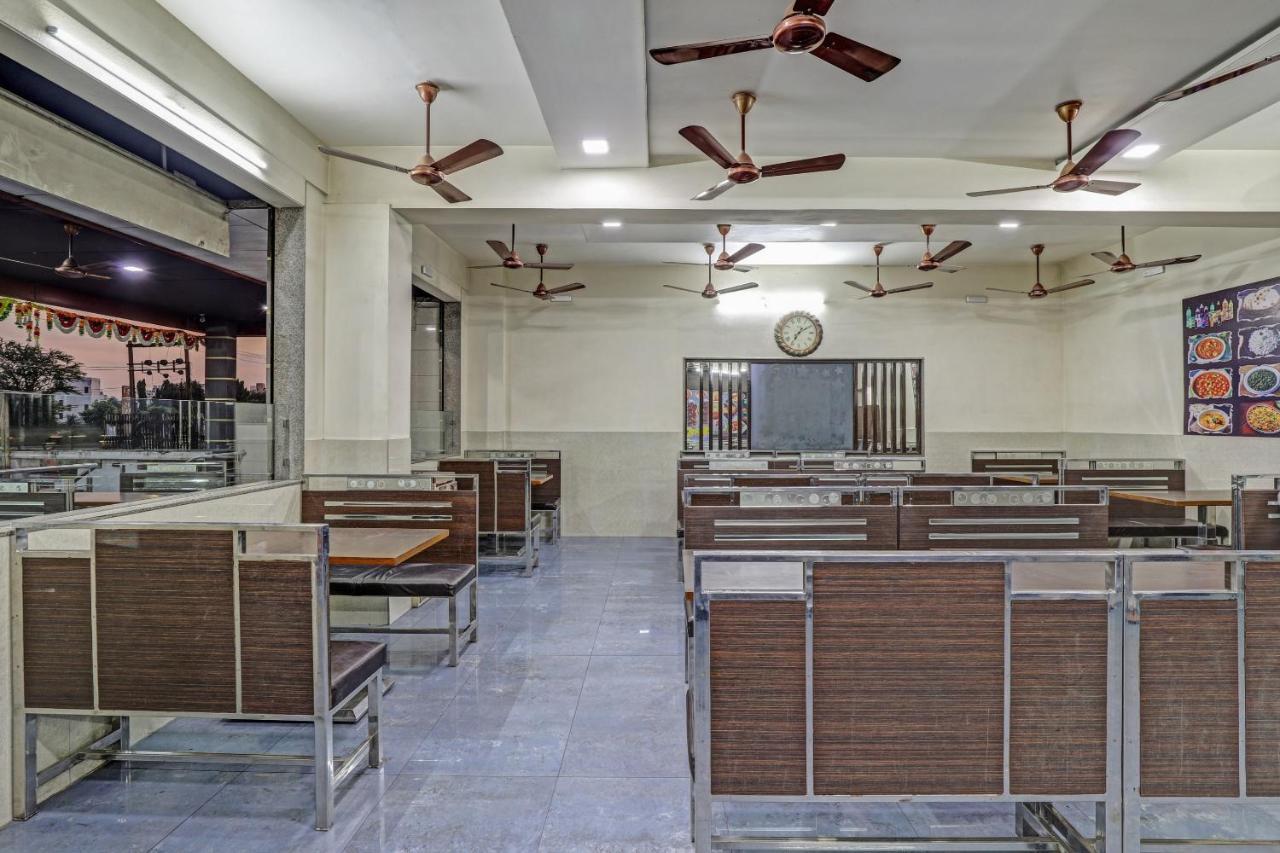 Oyo 82461 Hotel Darshan Banquet And Rooms Surate Extérieur photo