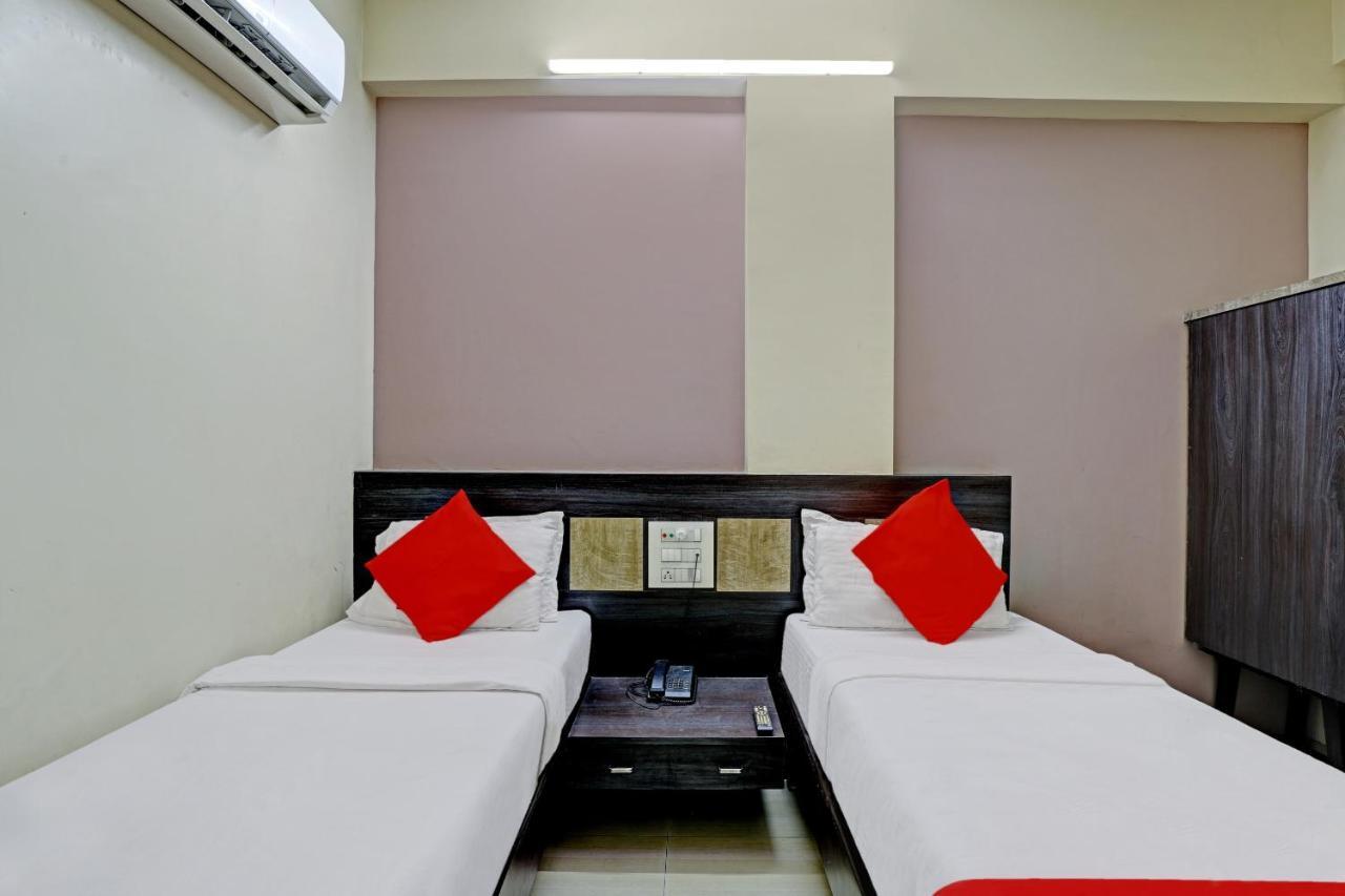 Oyo 82461 Hotel Darshan Banquet And Rooms Surate Extérieur photo